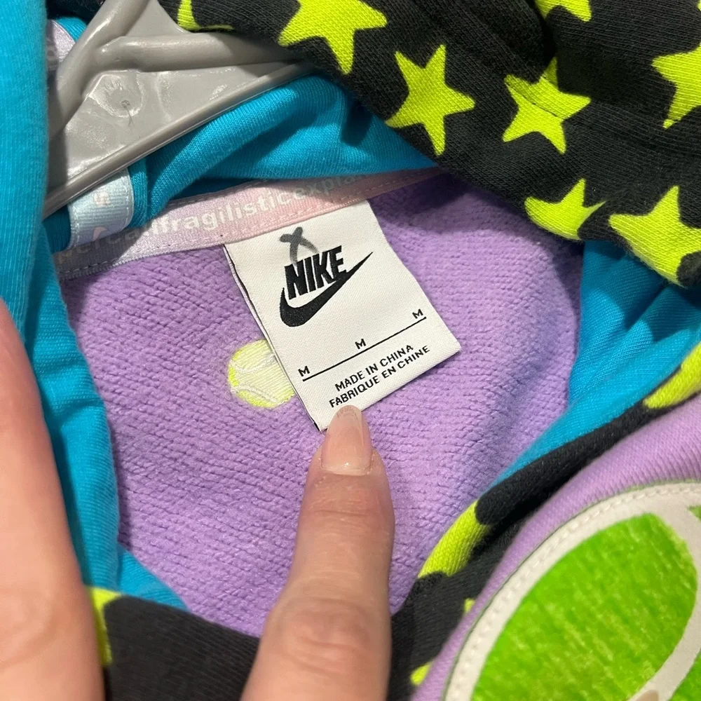 Nike tennis graphic